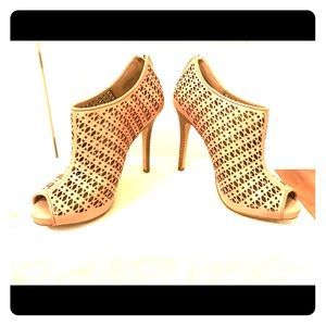 Ann Taylor perforated tan heels 7